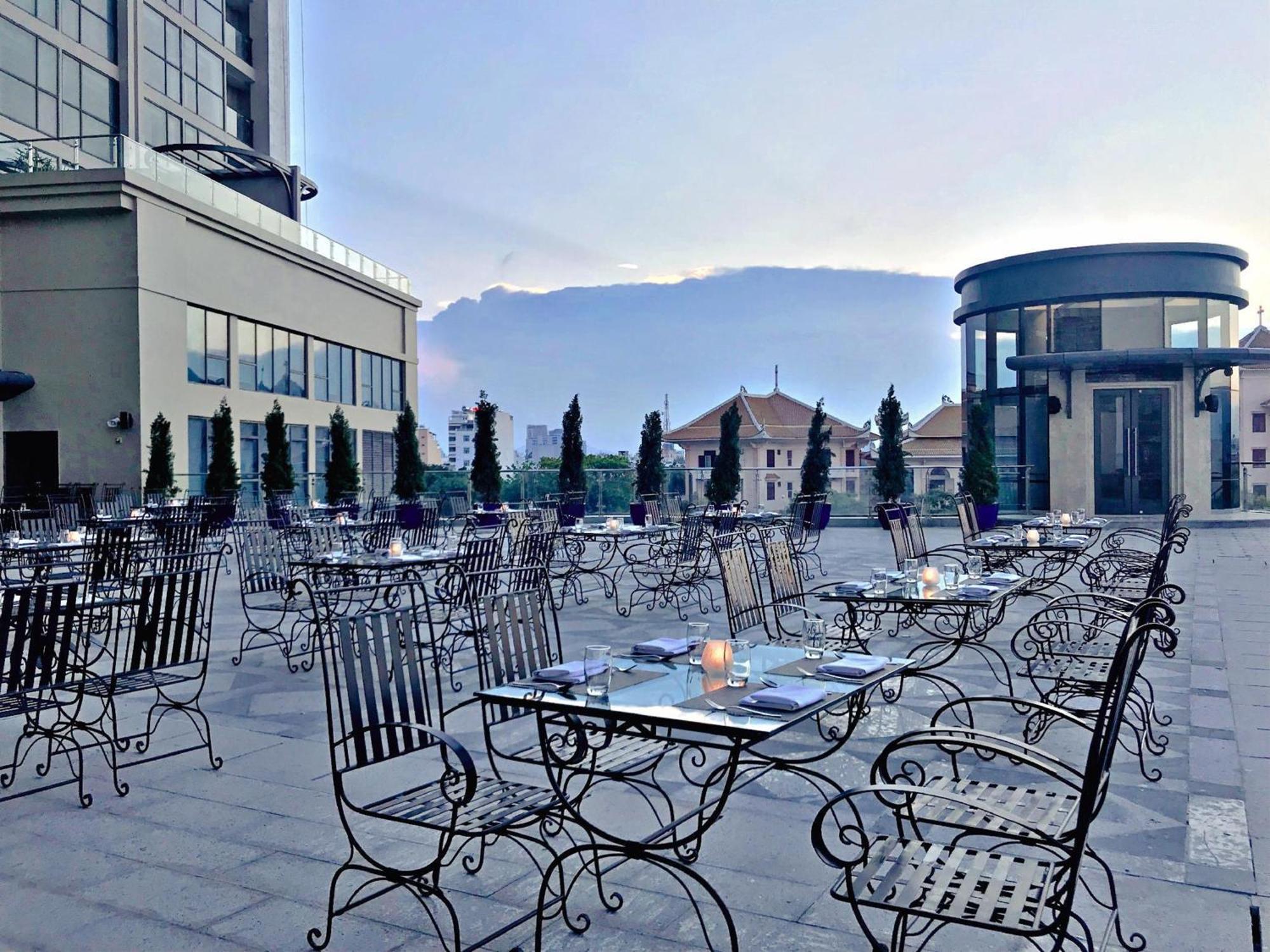 Khách sạn Four Points By Sheraton 5*